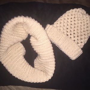 💗NWOT💗My Mini-Me Crochet Beanie & Scarf Set☃️